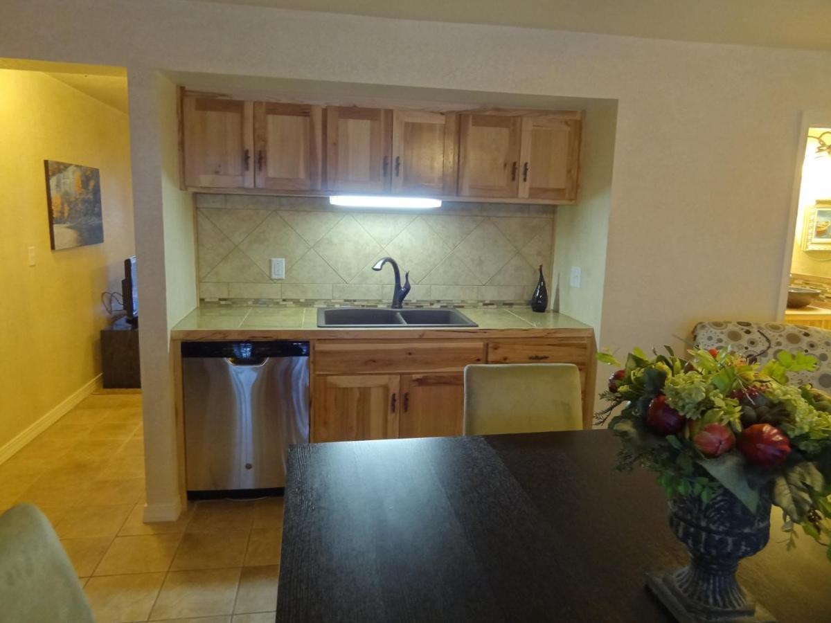 Poolside King Cabana With Full Kitchen, King Bed, Sleeper Sofa And Pool Access, Hotel Room Mount Ida Exterior foto